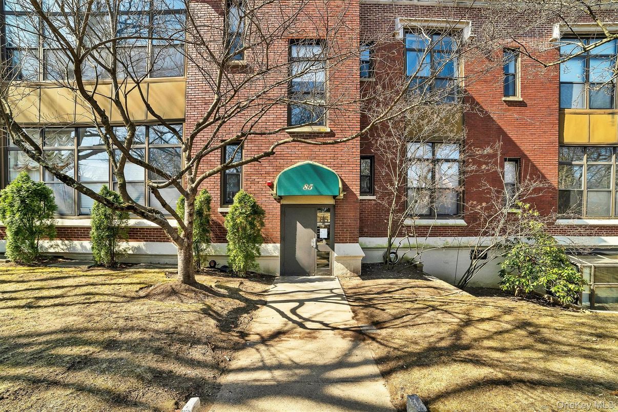 Exterior, Facade, Brick Facade, Rowhouse