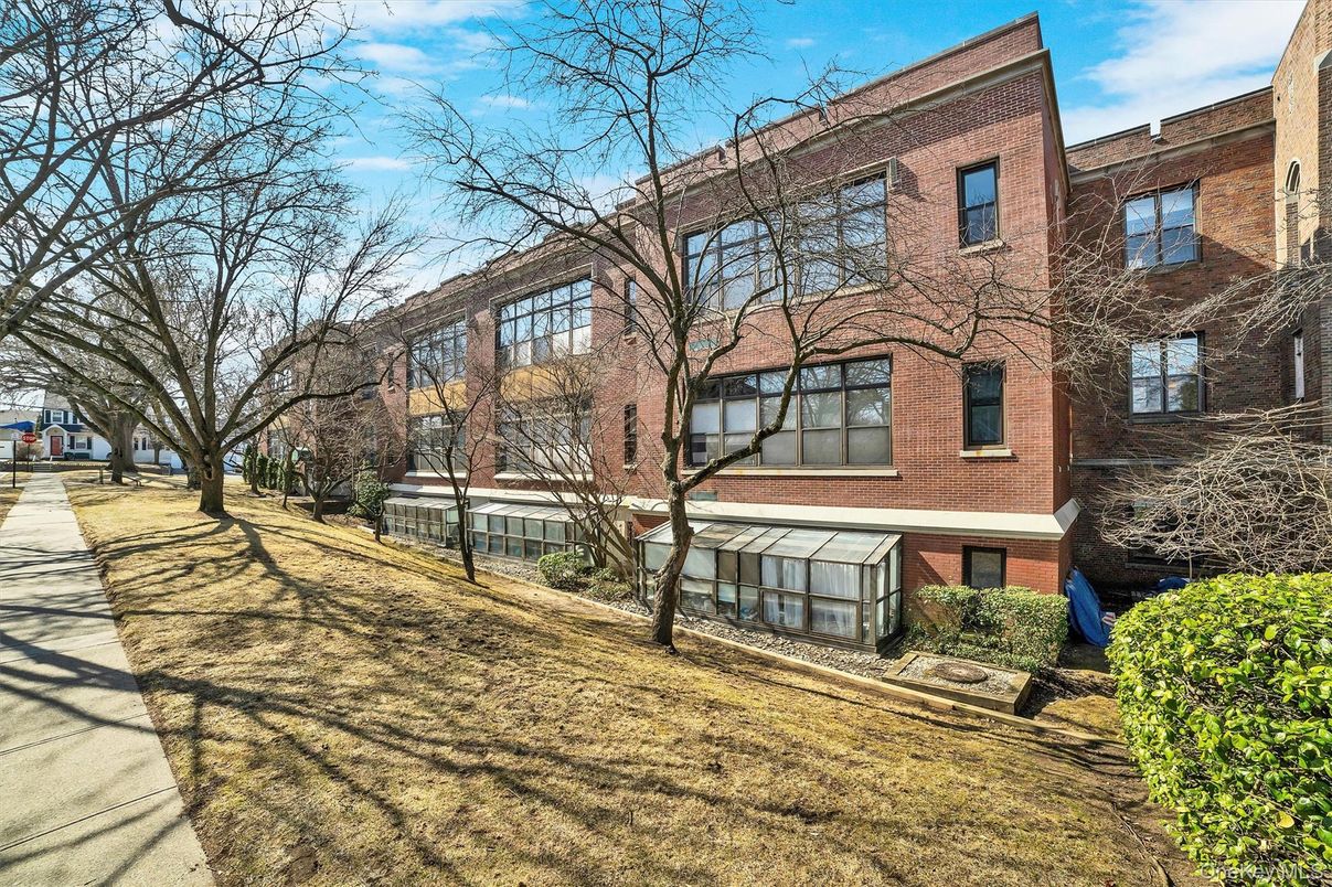 Exterior, Facade, Brick Facade, Rowhouse