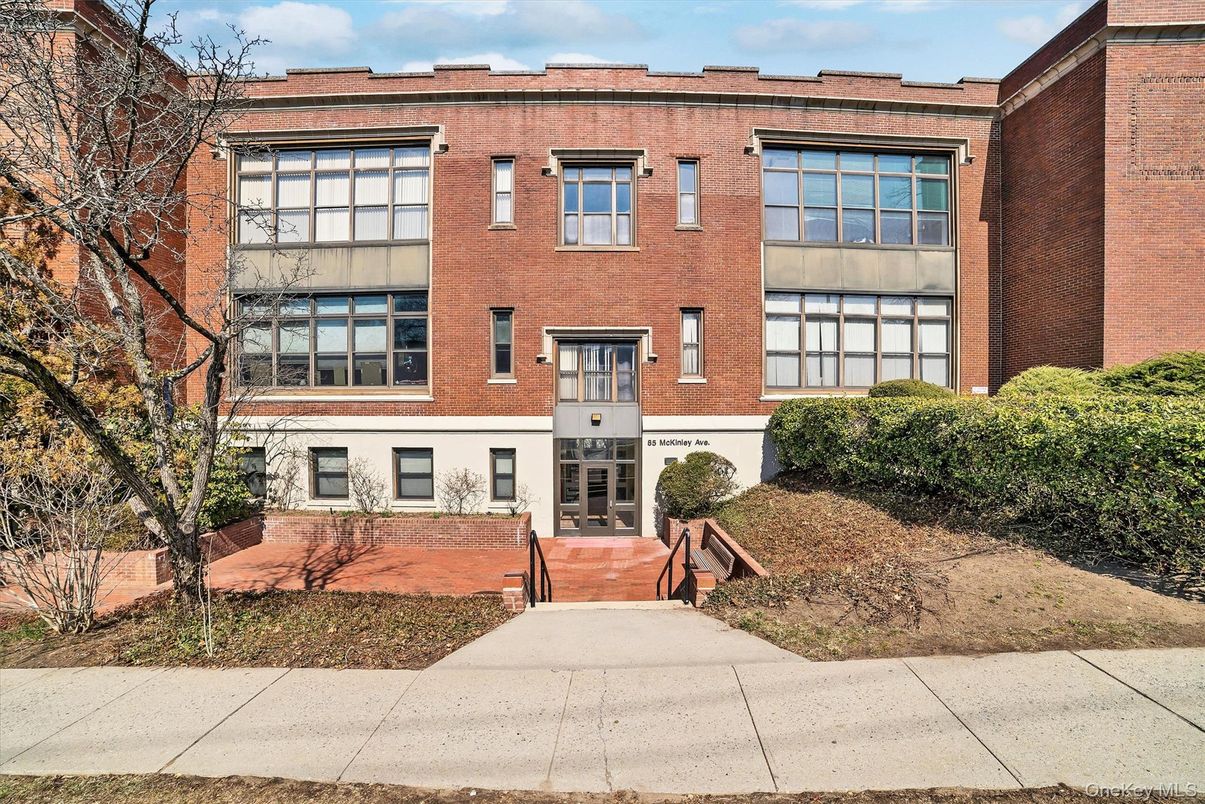 Exterior, Facade, Brick Facade, Rowhouse