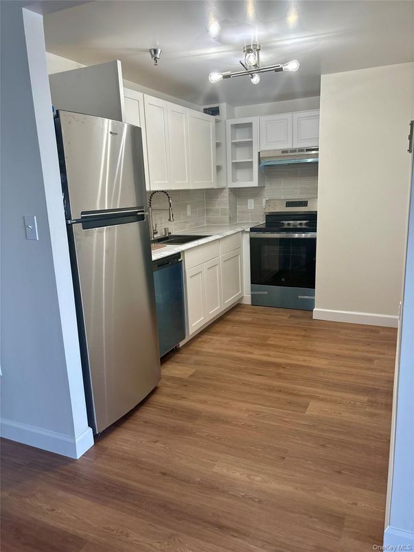 Interior, Kitchen, Stainless Steel Appliances, Wood Texture Flooring