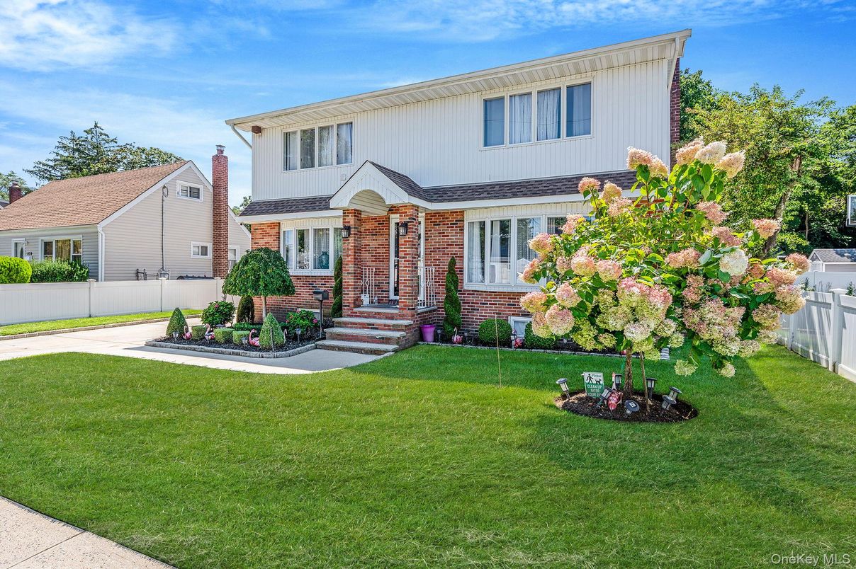 Exterior, Facade, Brick Facade, Farmhouse