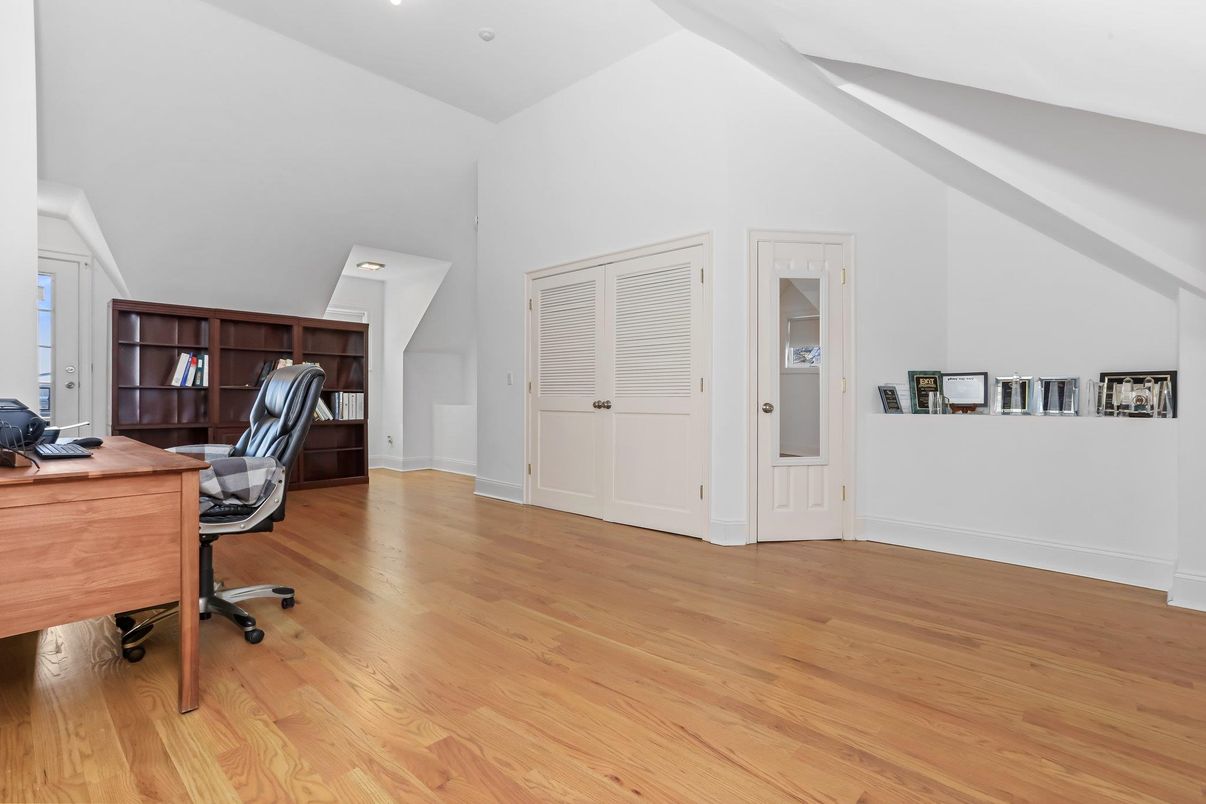Home Office, Interior, Recessed Lighting, Wood Texture Flooring