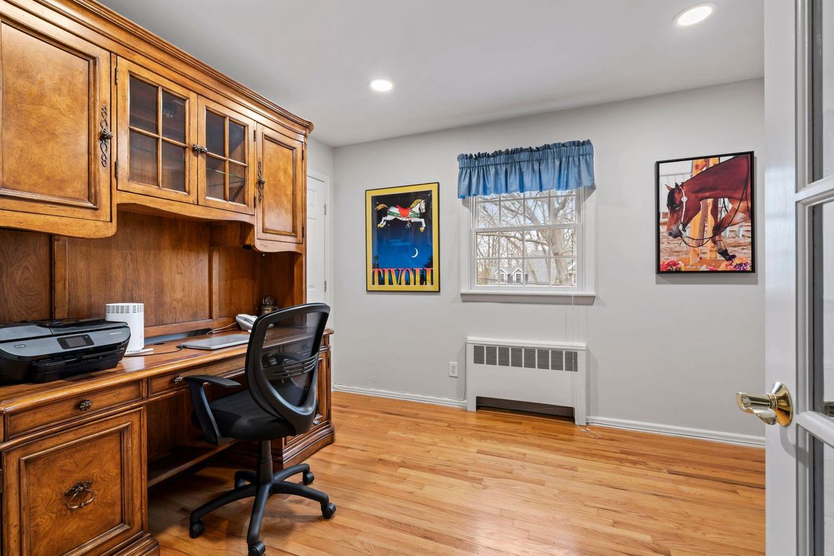 Home Office, Interior, Recessed Lighting, Wood Texture Flooring