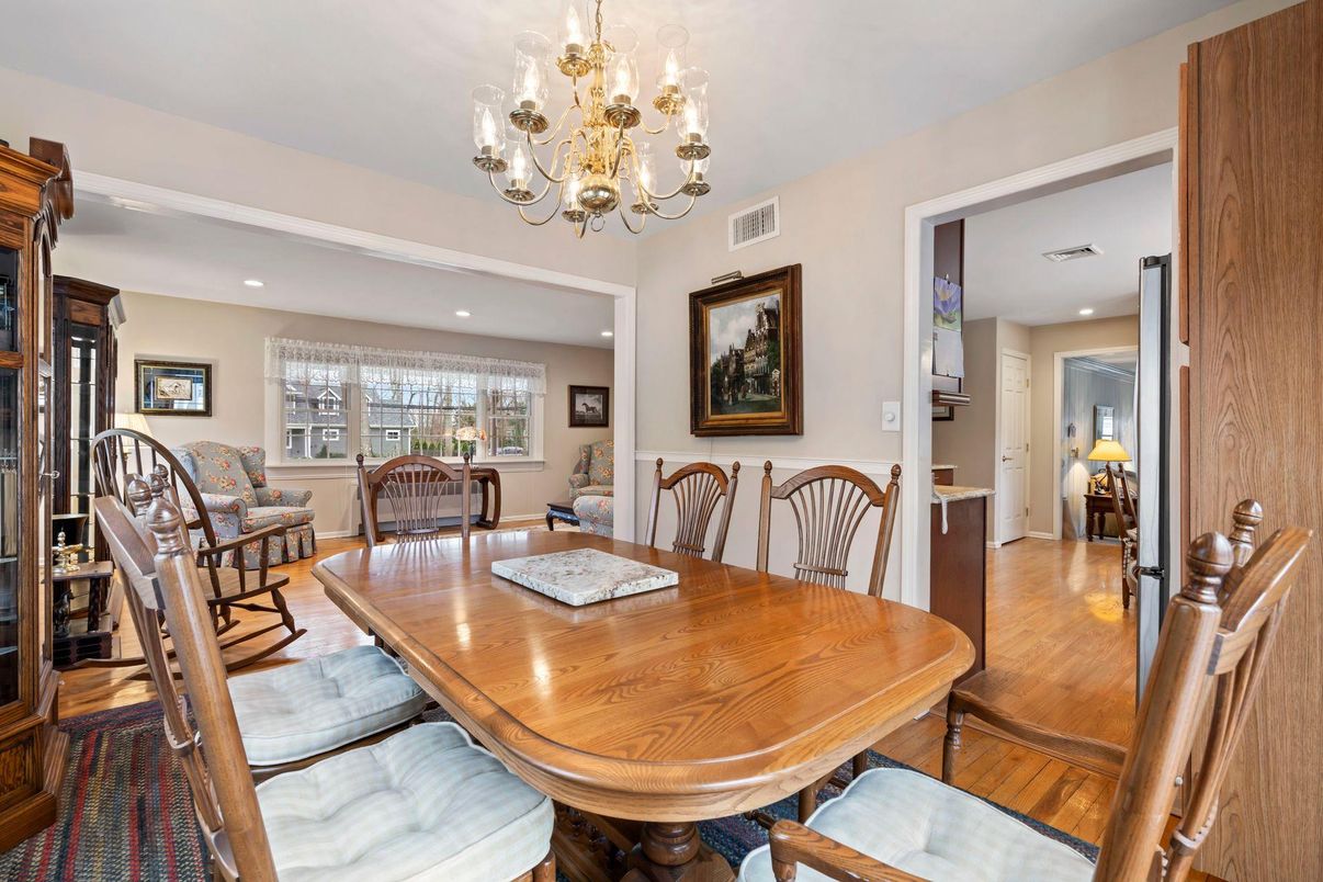 Chandelier, Dining room, Interior, Recessed Lighting, Wood Texture Flooring