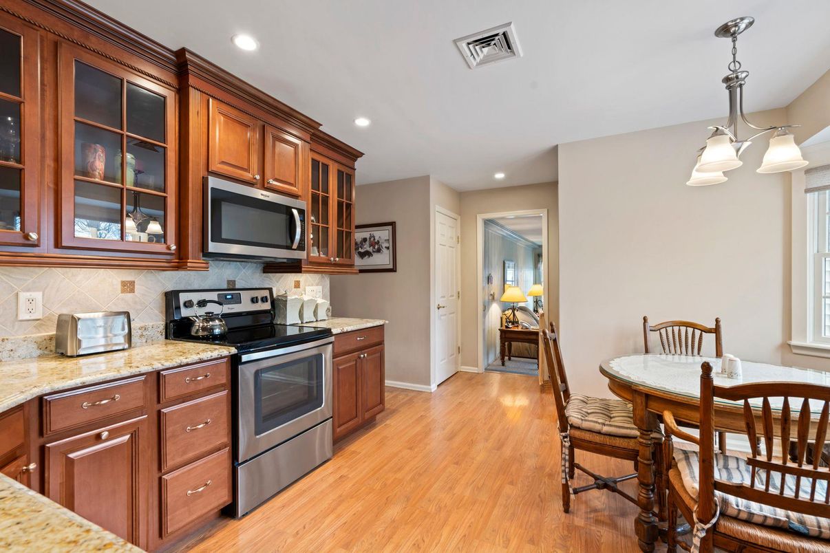 Dining room, Interior, Kitchen, Pendant Lights, Recessed Lighting, Wood Texture Flooring