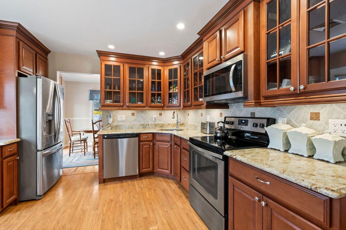 Dining room, Interior, Kitchen, Recessed Lighting, Stainless Steel Appliances, Wood Texture Flooring