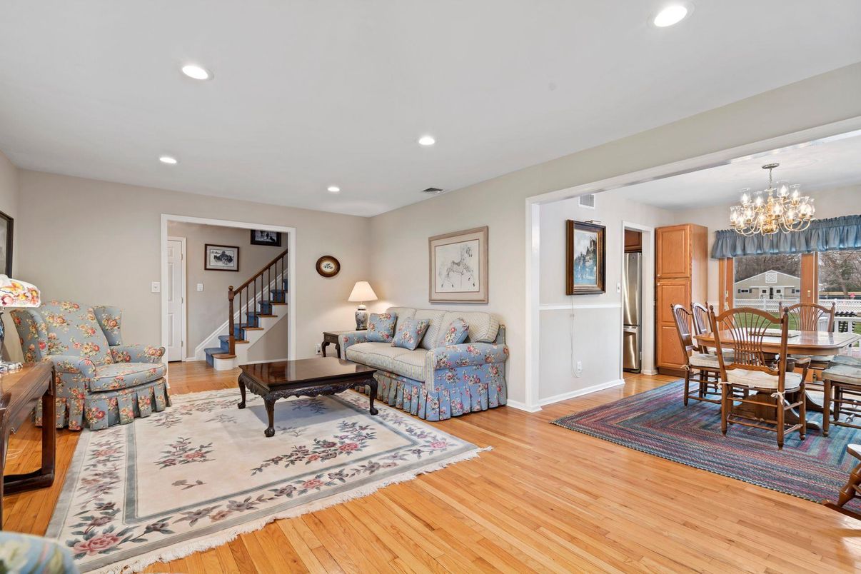 Chandelier, Dining room, Interior, Living room, Recessed Lighting, Wood Texture Flooring