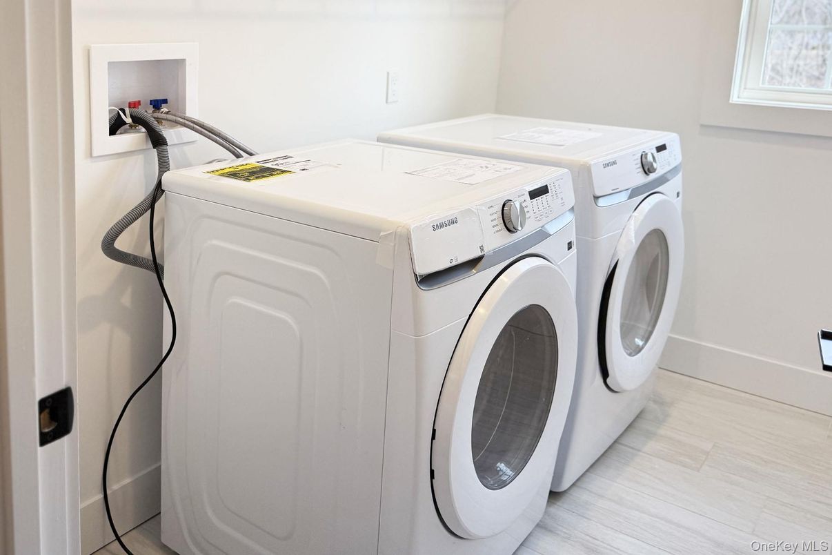 Interior, Washer, Wood Texture Flooring