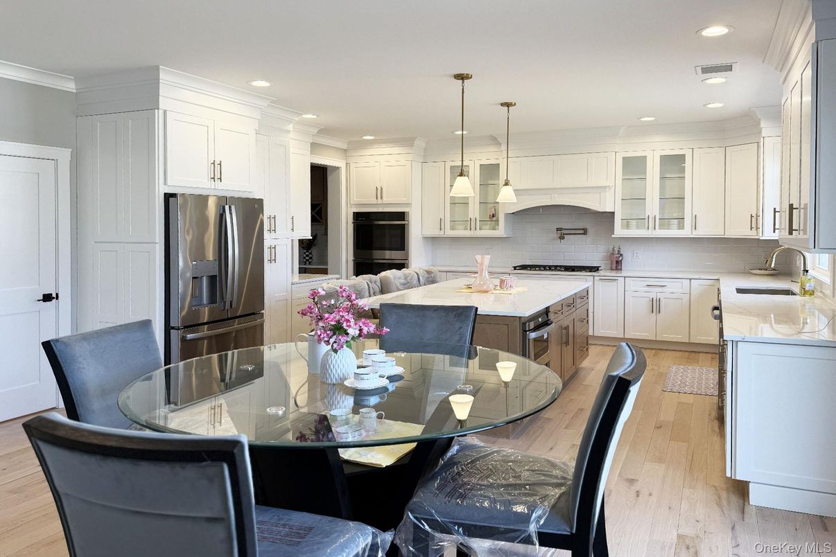 Dining room, Interior, Kitchen, Pendant Lights, Recessed Lighting, Stainless Steel Appliances, Wood Texture Flooring