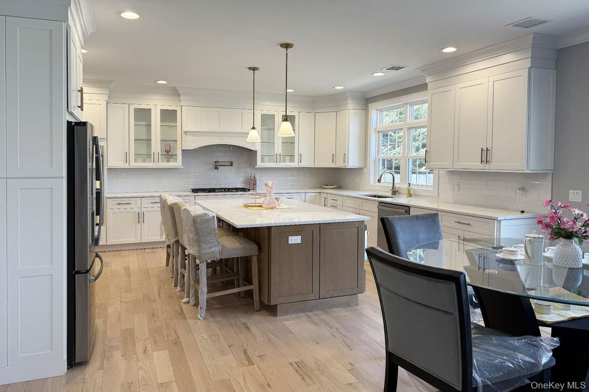 Dining room, Interior, Kitchen, Pendant Lights, Recessed Lighting, Wood Texture Flooring