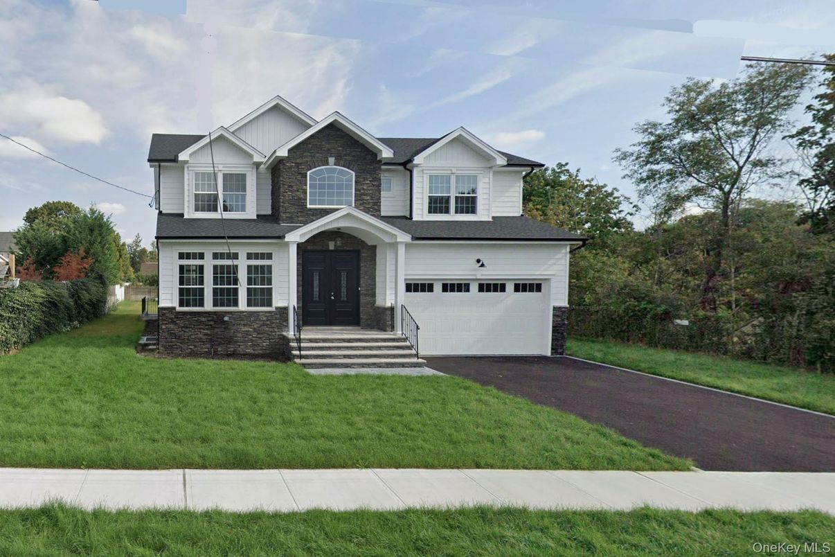 Attached, Exterior, Facade, Farmhouse