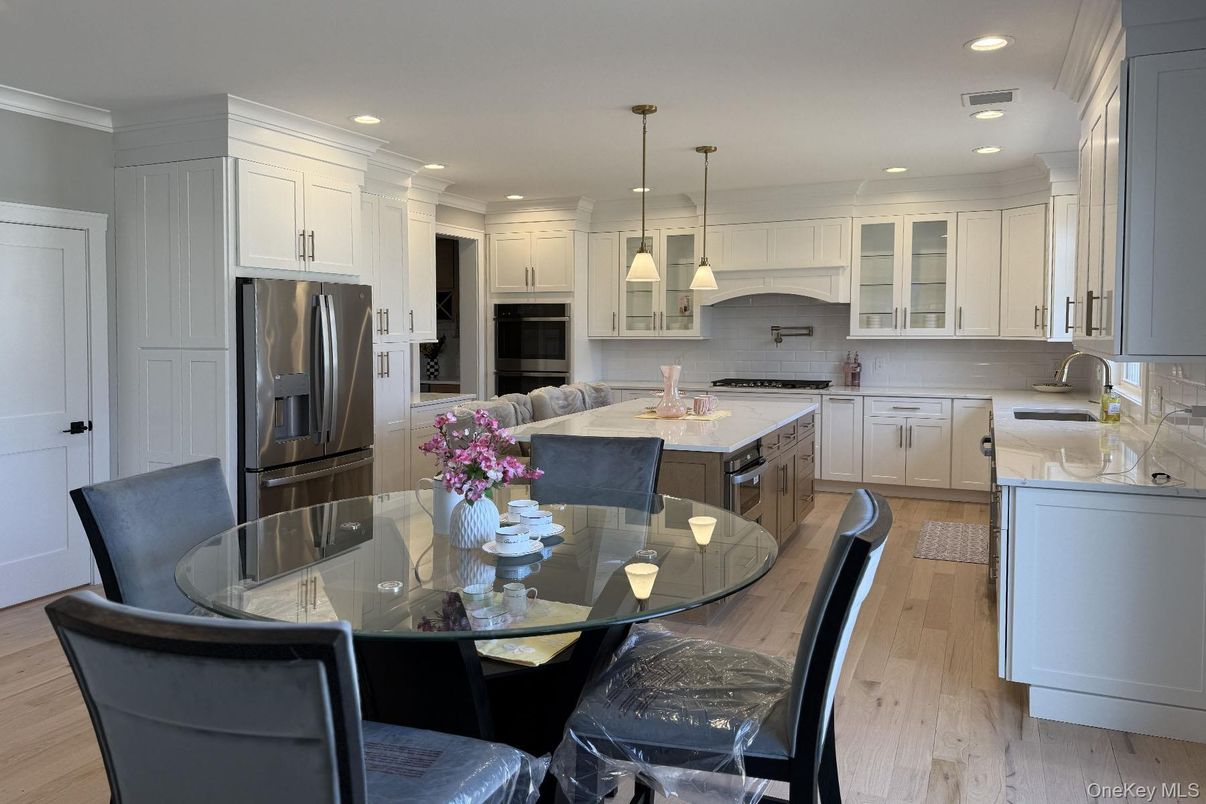 Dining room, Interior, Kitchen, Pendant Lights, Recessed Lighting, Stainless Steel Appliances, Wood Texture Flooring