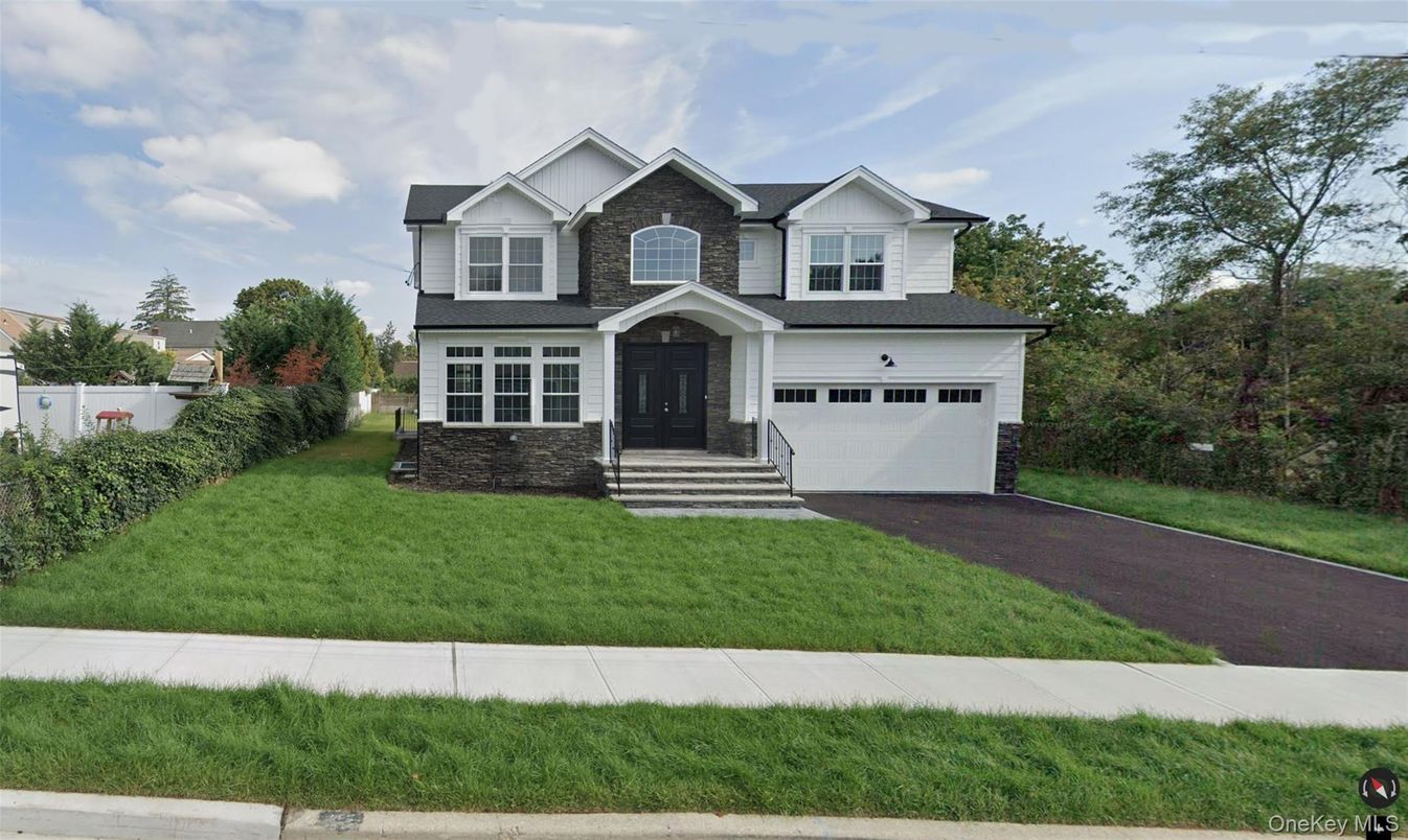 Attached, Exterior, Facade, Farmhouse