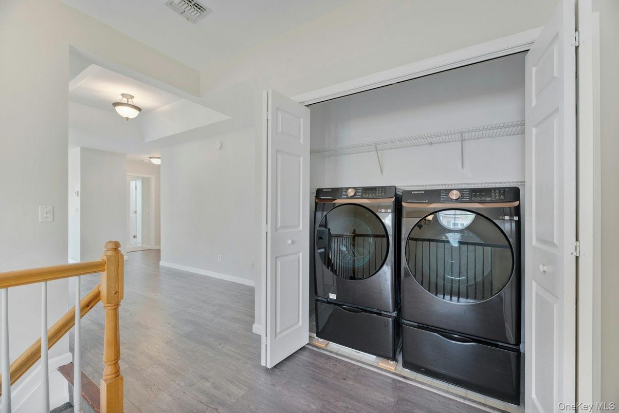 Interior, Utility Closets, Washer, Wood Texture Flooring
