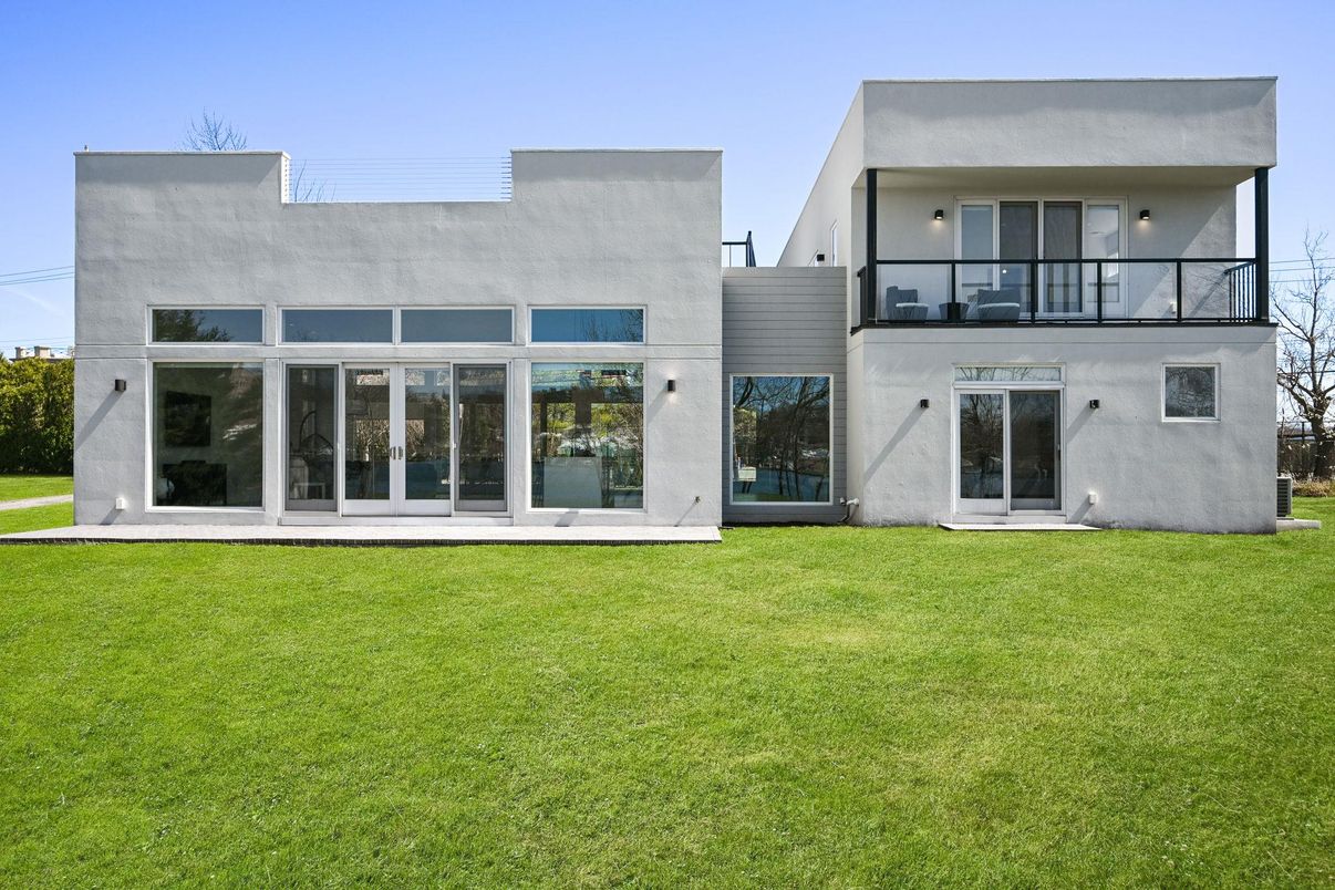 Backyard, Exterior, Facade, Modern