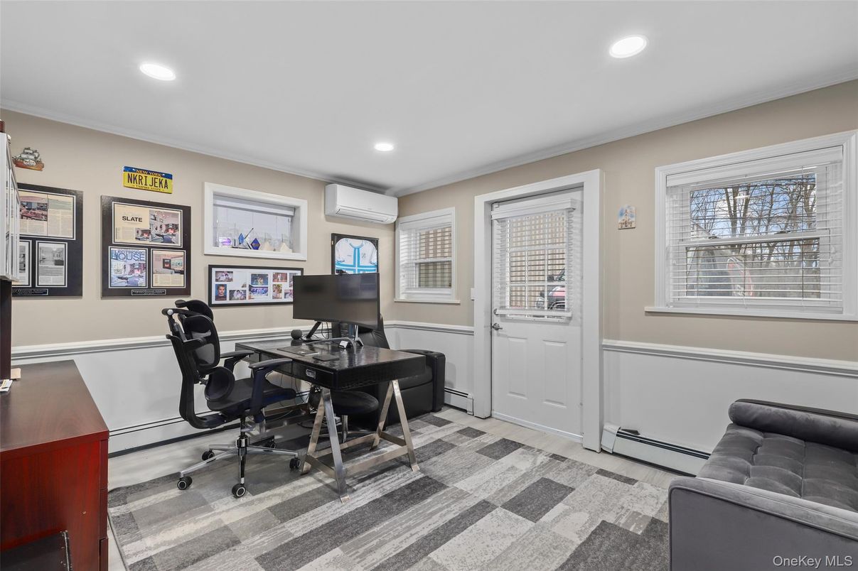 Home Office, Interior, Recessed Lighting, Wood Texture Flooring