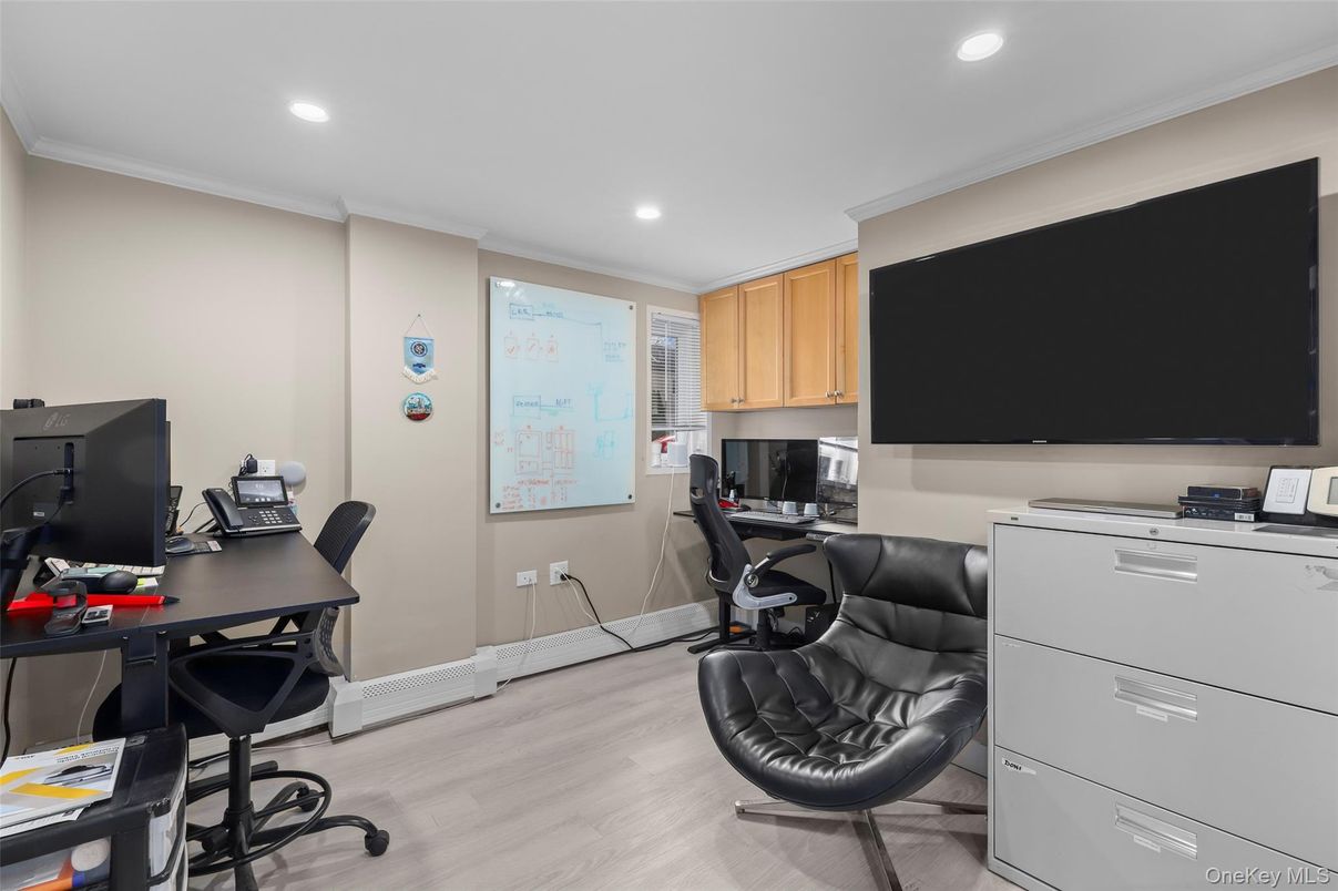 Home Office, Interior, Recessed Lighting, Wood Texture Flooring