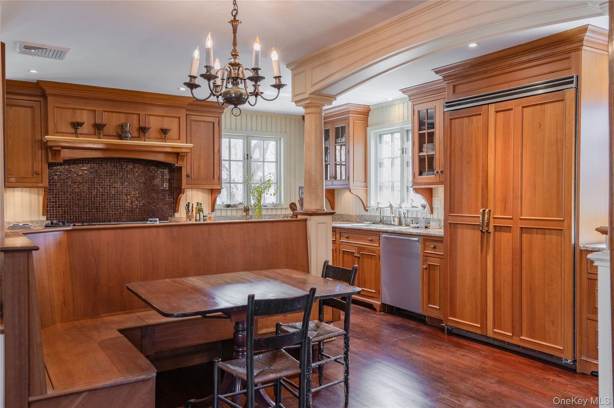 Chandelier, Dining room, Interior, Kitchen, Recessed Lighting, Wood Texture Flooring