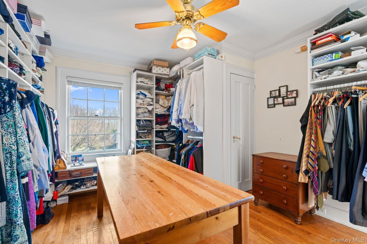 Interior, Walk-in Closets, Wood Texture Flooring