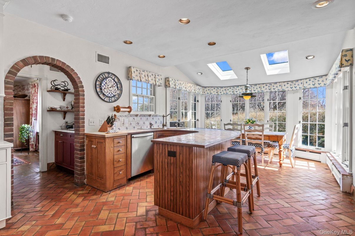 Dining room, Interior, Kitchen, Pendant Lights, Recessed Lighting