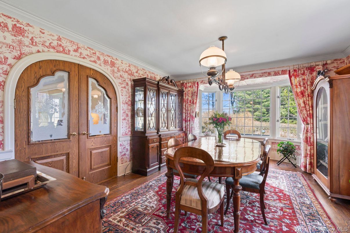 Chandelier, Dining room, Interior, Wood Texture Flooring