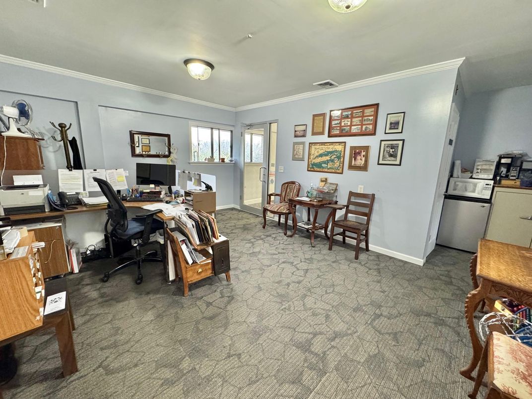 Home Office, Interior