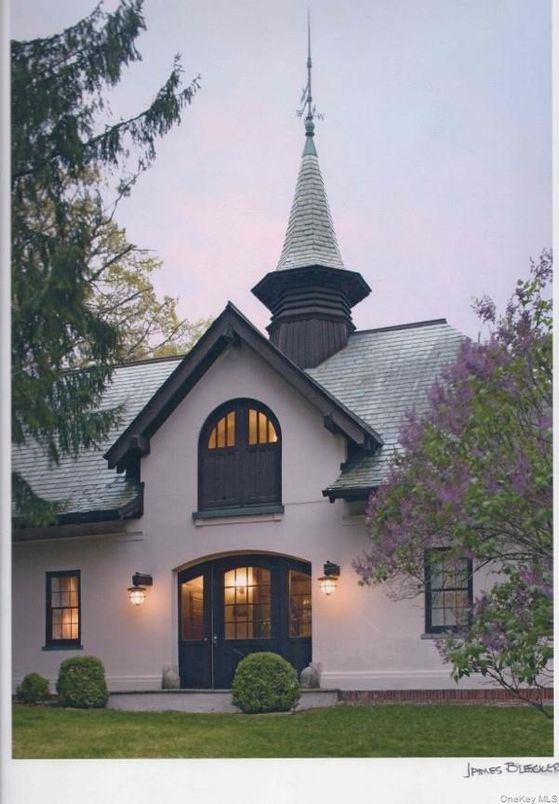 Exterior, Facade, Queen Anne Victorian