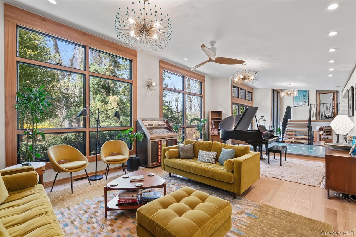 Chandelier, Interior, Living room, Pendant Lights, Piano, Recessed Lighting, Wood Texture Flooring