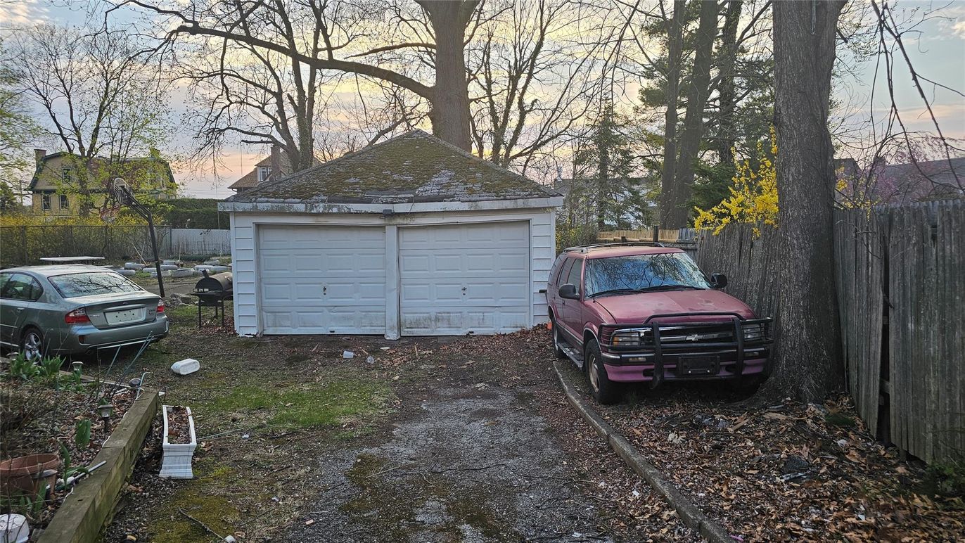 Detached Garage, Exterior