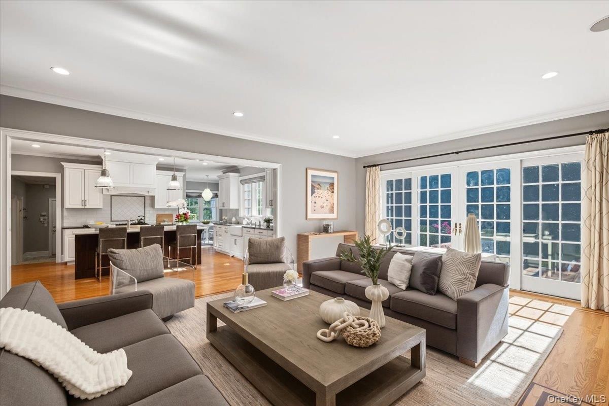 Interior, Kitchen, Living room, Pendant Lights, Recessed Lighting, Wood Texture Flooring