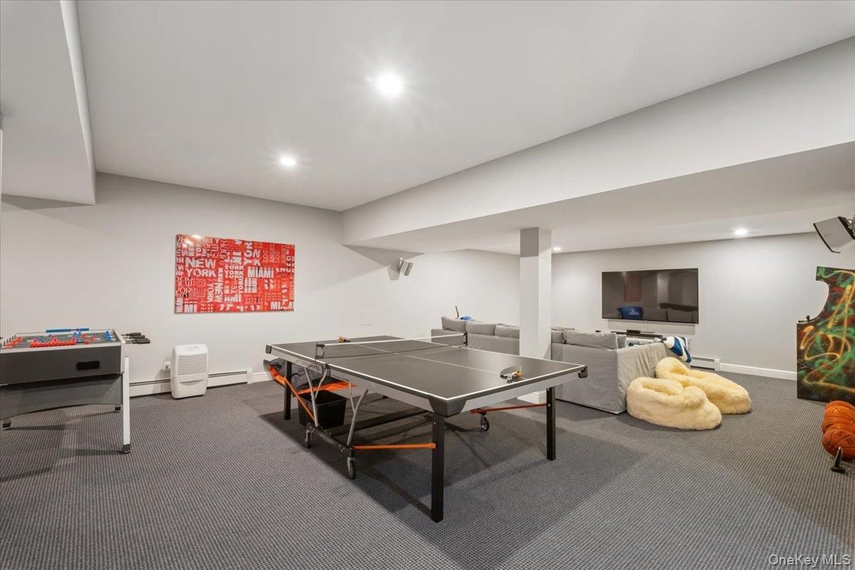 Game Room, Interior, Recessed Lighting