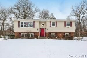 Exterior, Facade, Raised Ranch