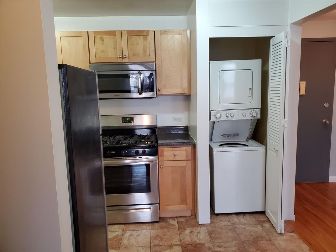 Interior, Kitchen, Utility Closets, Washer, Wood Texture Flooring