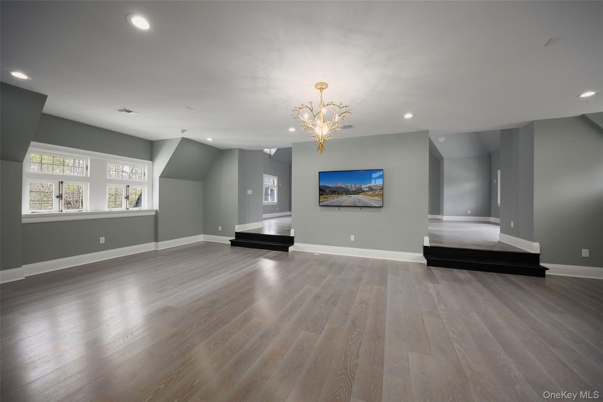 Empty room, Interior, Recessed Lighting, Wood Texture Flooring