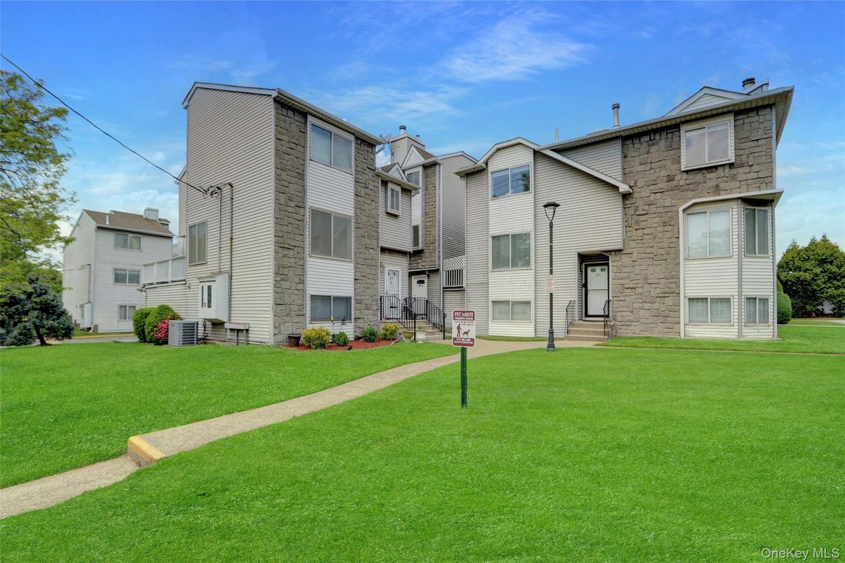 Backyard, Exterior, Facade, Rowhouse