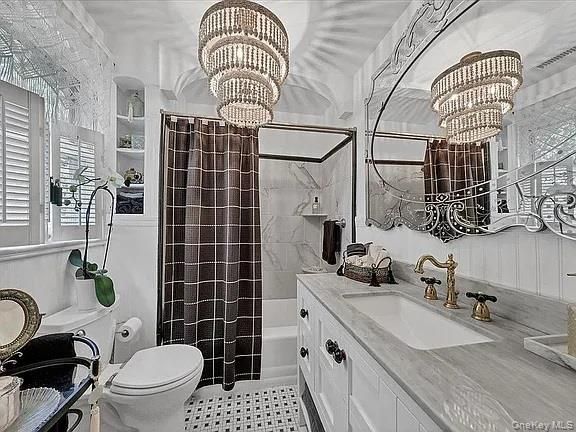 Bathroom, Chandelier, Interior