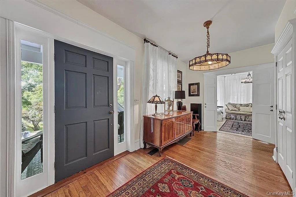 Interior, Pendant Lights, Wood Texture Flooring