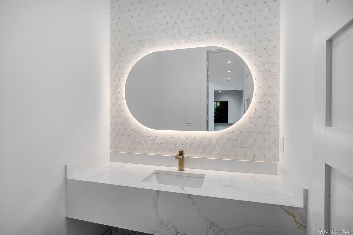 Bathroom, Interior, Recessed Lighting