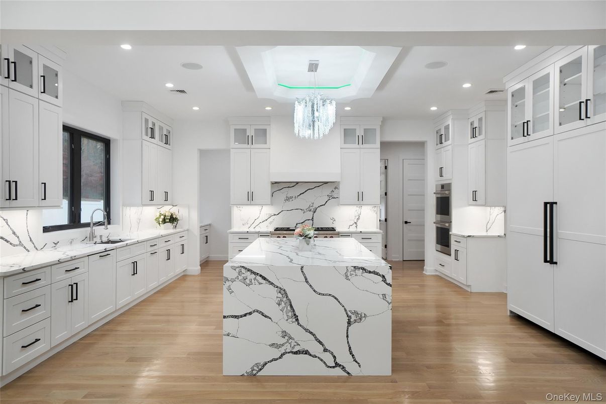 Chandelier, Interior, Kitchen, Marble Walls, Recessed Lighting, Wood Texture Flooring