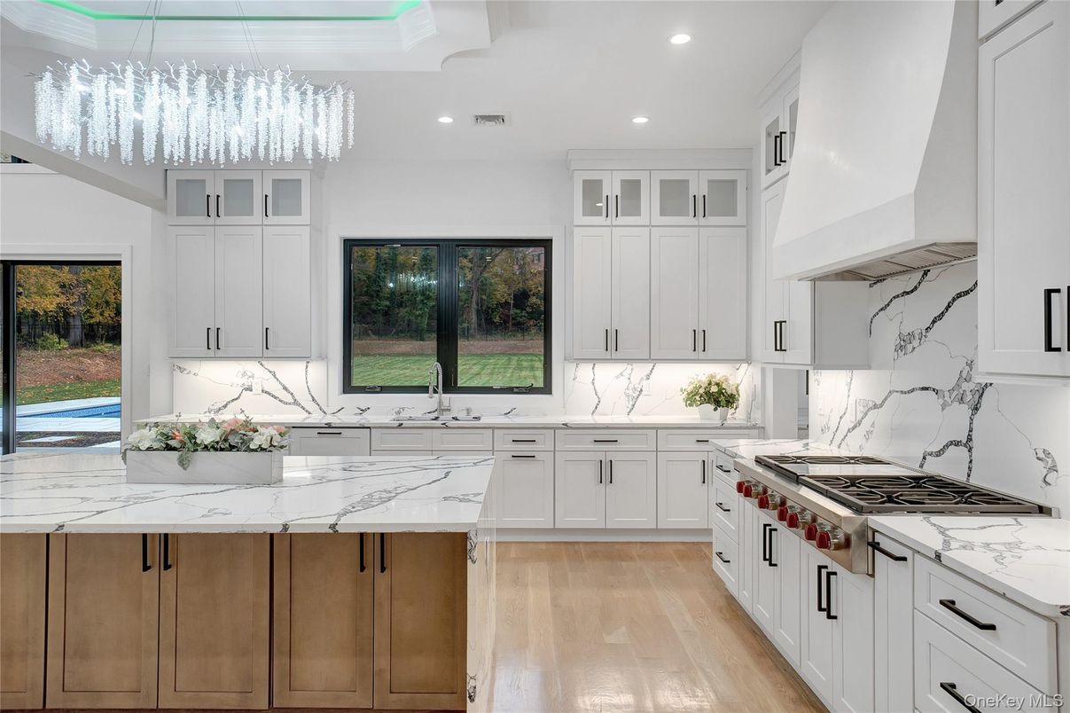 Chandelier, Interior, Kitchen, Marble Walls, Recessed Lighting, Stainless Steel Appliances, Wood Texture Flooring