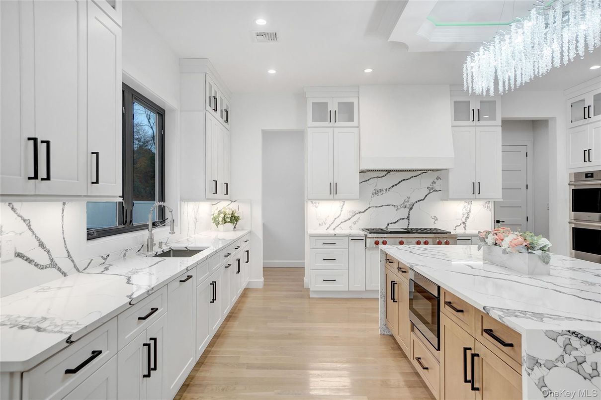 Chandelier, Interior, Kitchen, Marble Walls, Recessed Lighting, Wood Texture Flooring