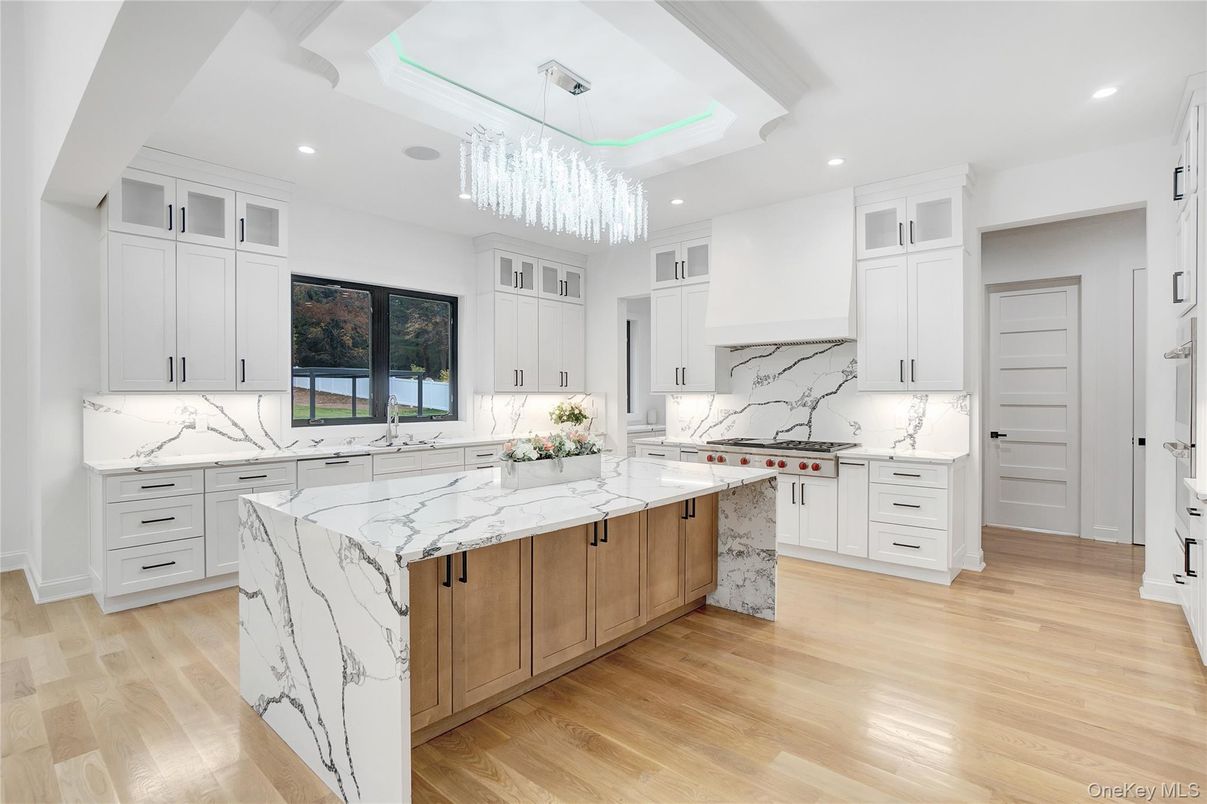 Chandelier, Interior, Kitchen, Marble Walls, Recessed Lighting, Wood Texture Flooring