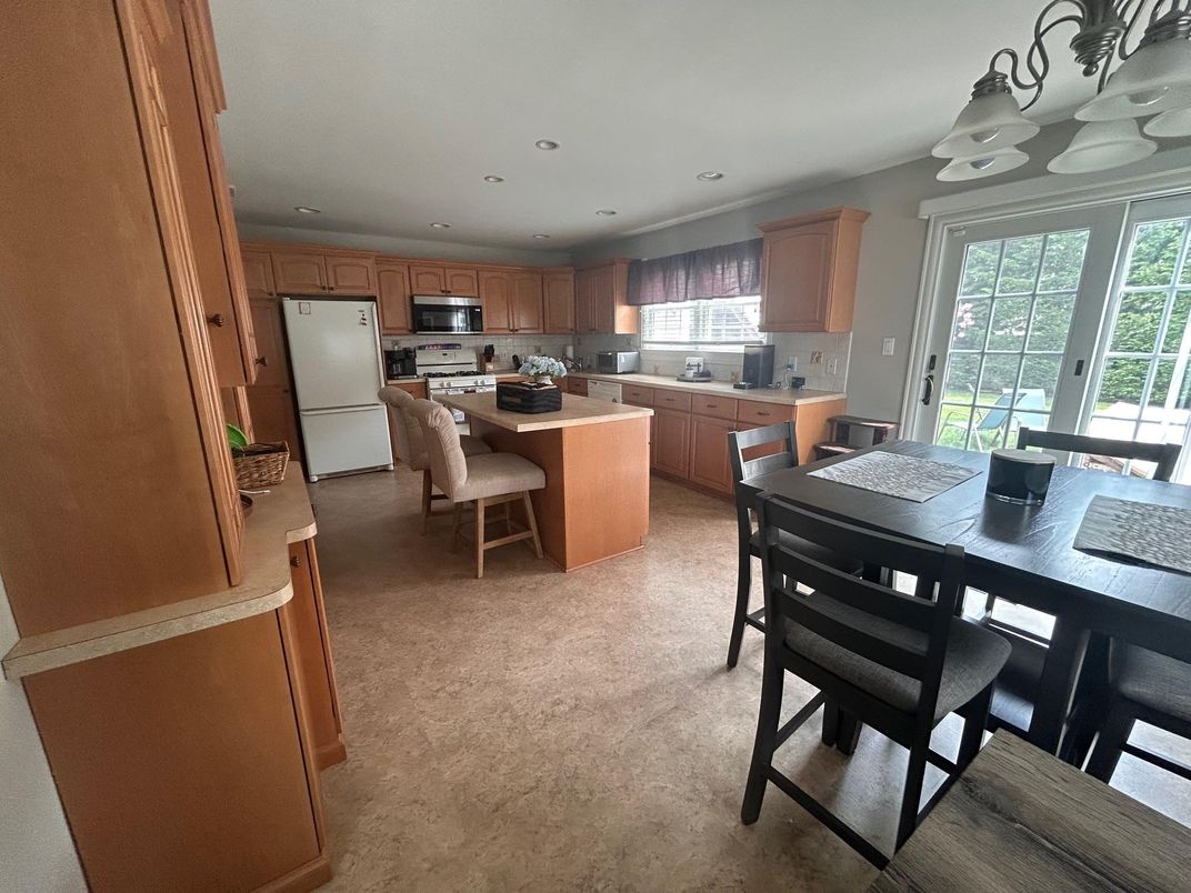 Dining room, Interior, Kitchen, Recessed Lighting, Stainless Steel Appliances