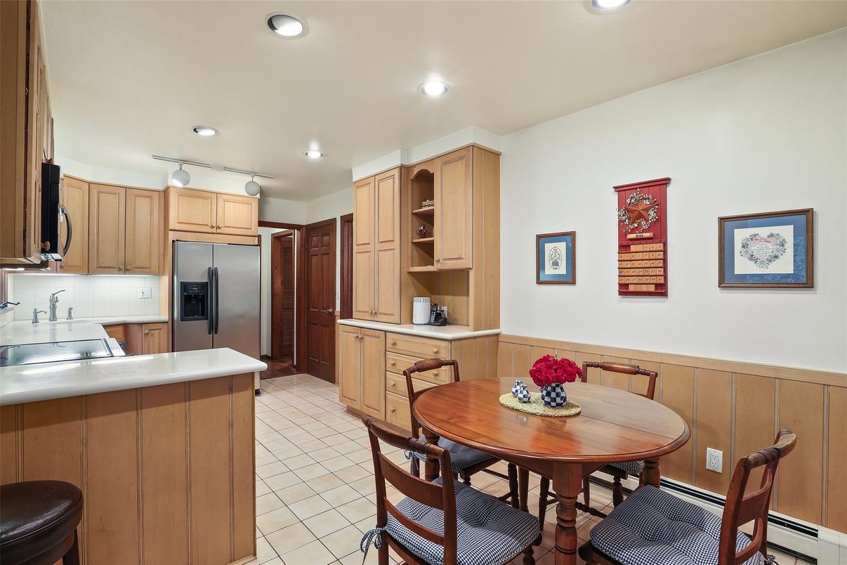 Dining room, Interior, Kitchen, Recessed Lighting