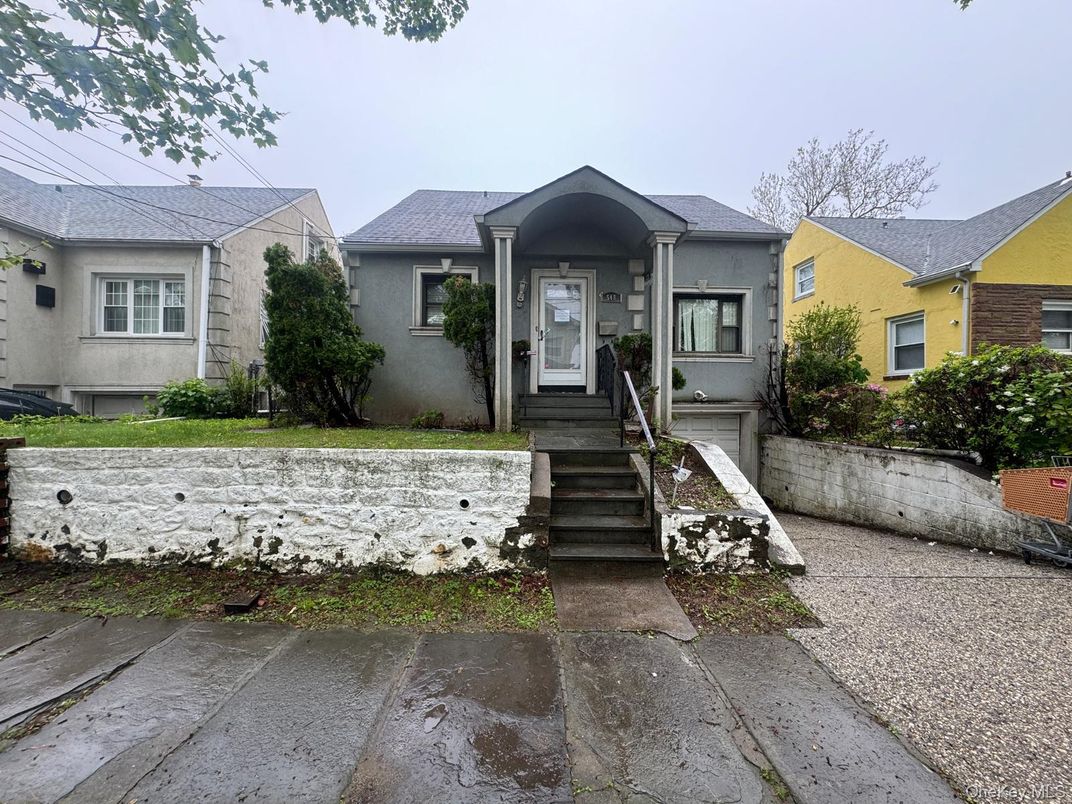 Exterior, Facade, Cape Cod