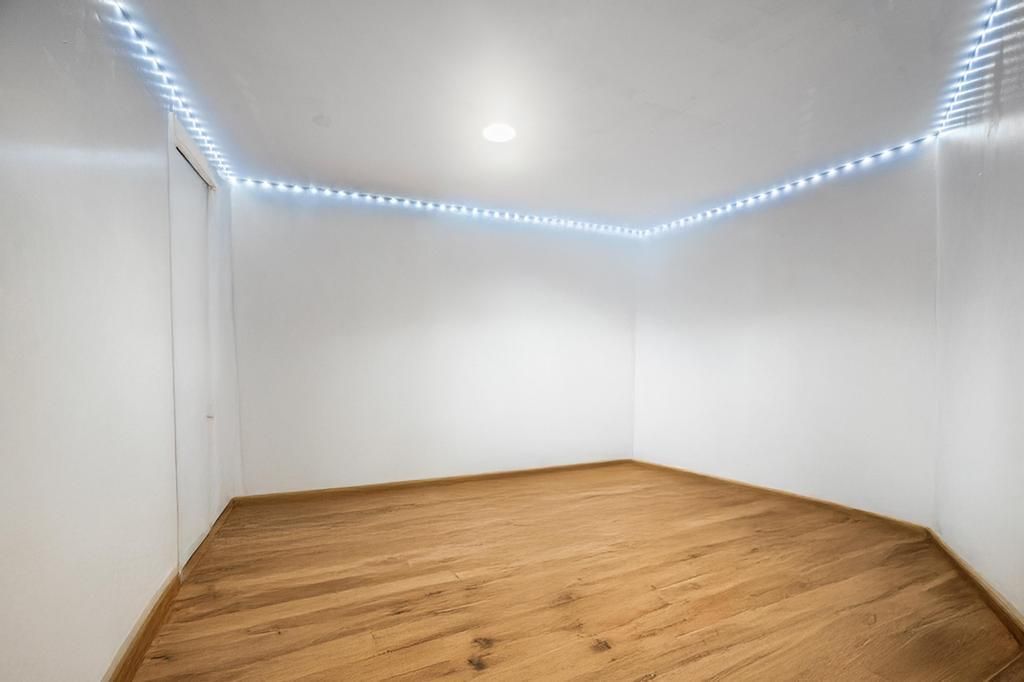 Empty room, Interior, Recessed Lighting, Wood Texture Flooring