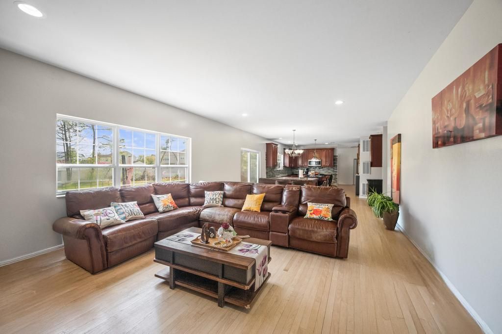 Interior, Kitchen, Living room, Pendant Lights, Recessed Lighting, Wood Texture Flooring