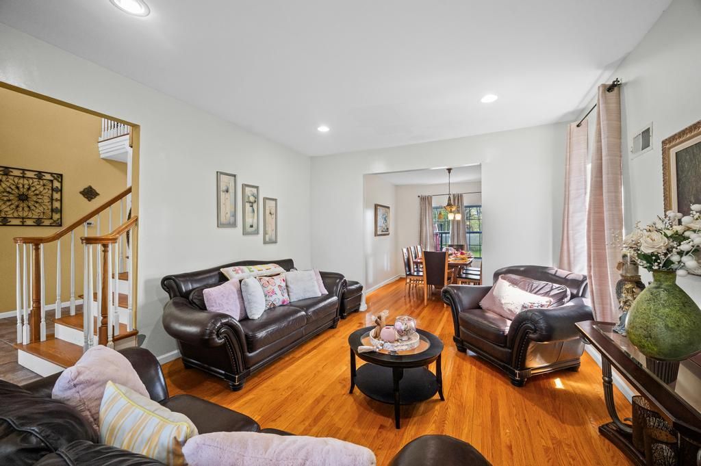 Dining room, Interior, Living room, Pendant Lights, Recessed Lighting, Wood Texture Flooring