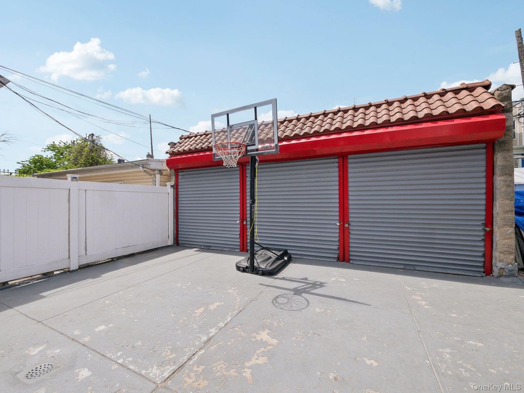 Detached Garage, Exterior