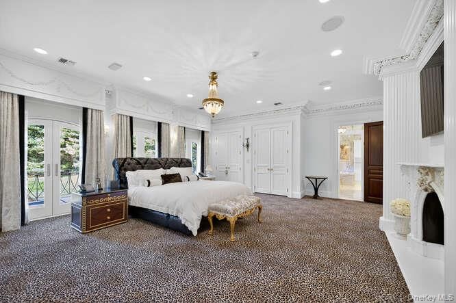 Bedroom, Fireplace, Interior, Pendant Lights, Recessed Lighting